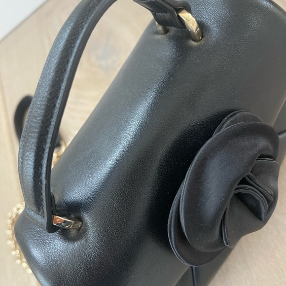 Elegant Black Handbag with Floral Accent - Picture 12 of 12